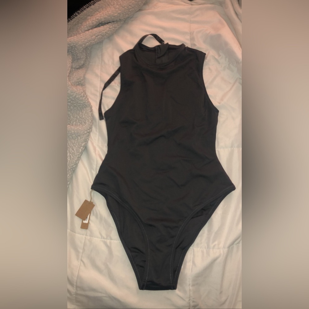 SKIMS swim sleeveless tried on did not fit size medium